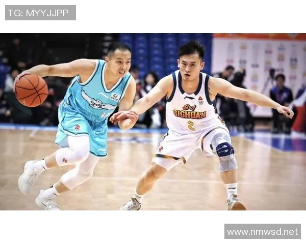 上海篮球队配合问题引发热议球迷与专家各抒己见探讨战术调整