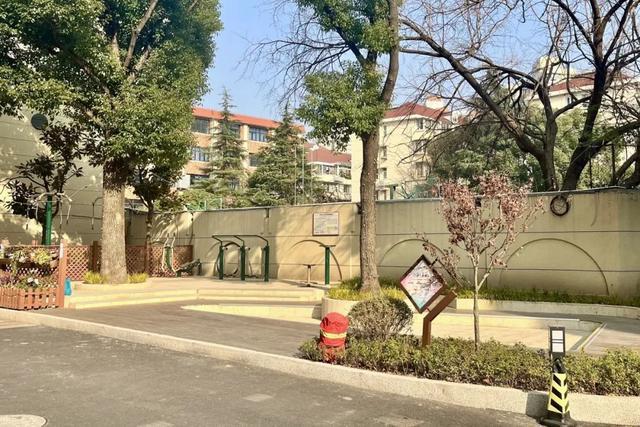 885566威尼斯破解泊车困难、打造景观步道……长宁这个小区完成“超等变变变”！(图3)